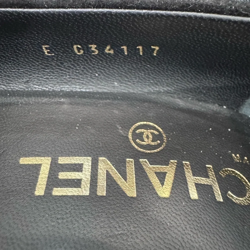 Chanel CC Logo Black Suede & patent gold CC logo Heel Round Toe Pumps EU 37